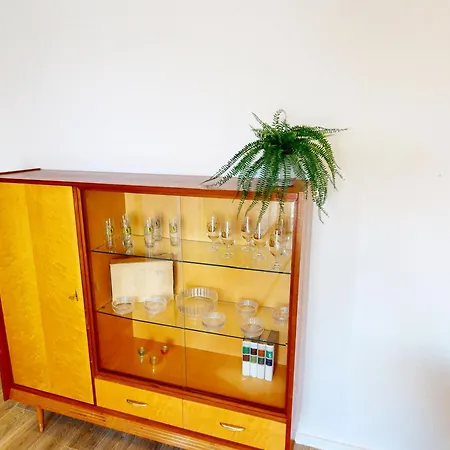 Wohnen Ohne Hindernisse, Nur 170m Bis Zur Haltestelle Der Linie 5, Wlan