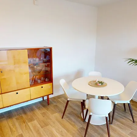 Wohnen Ohne Hindernisse, Nur 170m Bis Zur Haltestelle Der Linie 5, Wlan