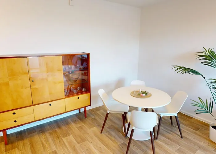 Wohnen Ohne Hindernisse, Nur 170m Bis Zur Haltestelle Der Linie 5, Wlan